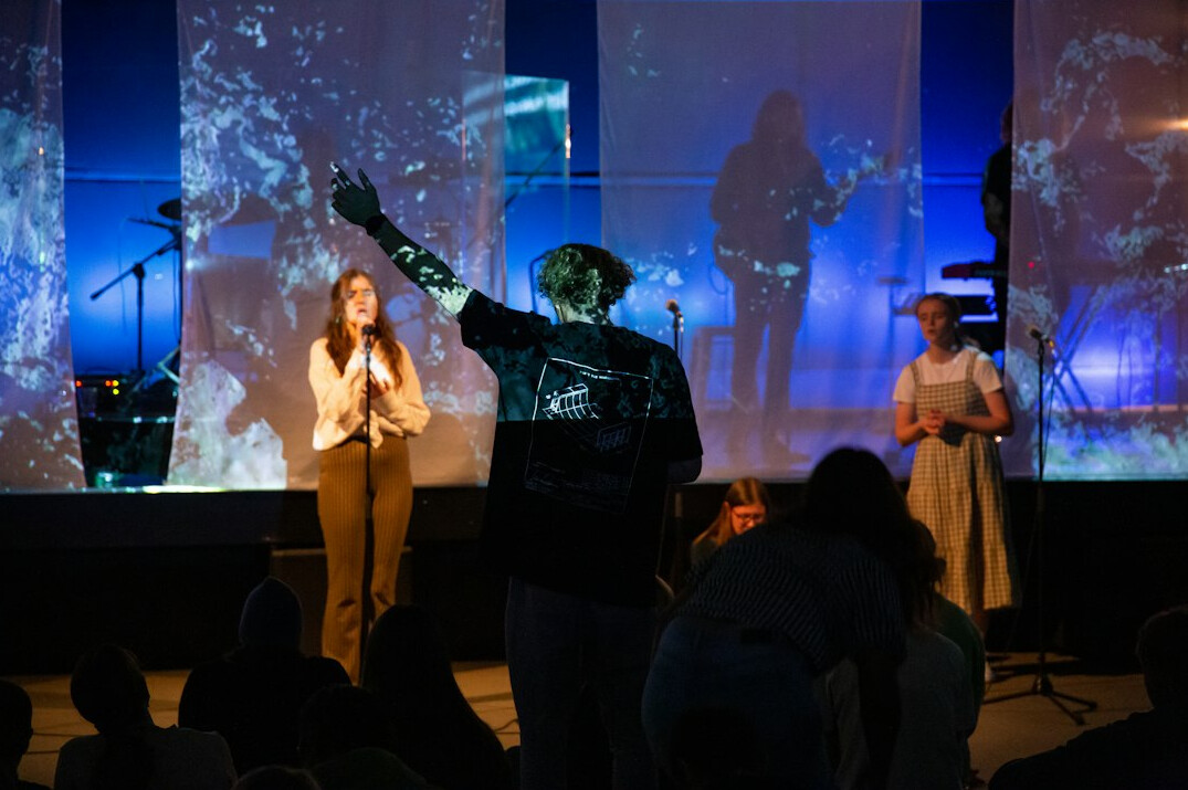 Speaker presenting on stage to an audience